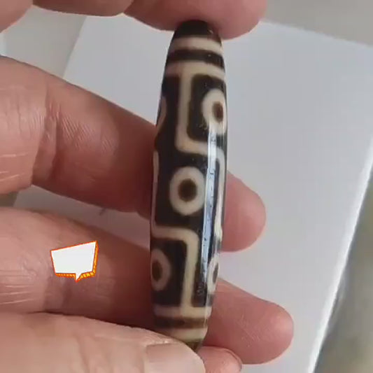 Tibetan Natural Dzi Bead Pendant with Weathered Pattern and High-Gloss Nine-Eyed Design